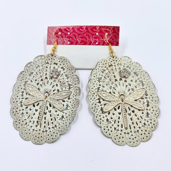 NWT - Charming Charlie - Oval Filigree Dragon Fly Gold Tone Fishhook Earrings - Picture 8 of 9